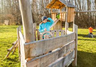 Ruderboot der Firma Rudolf Spielplatz, Spielplatzbauer, Spielplatzhersteller, Spielplatzgeräte, Schweiz