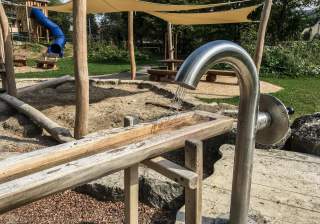 Wasser- und Matschanlage der Firma Rudolf Spielplatz, Spielplatzbauer, Spielplatzhersteller, Spielplatzgeräte, Schweiz