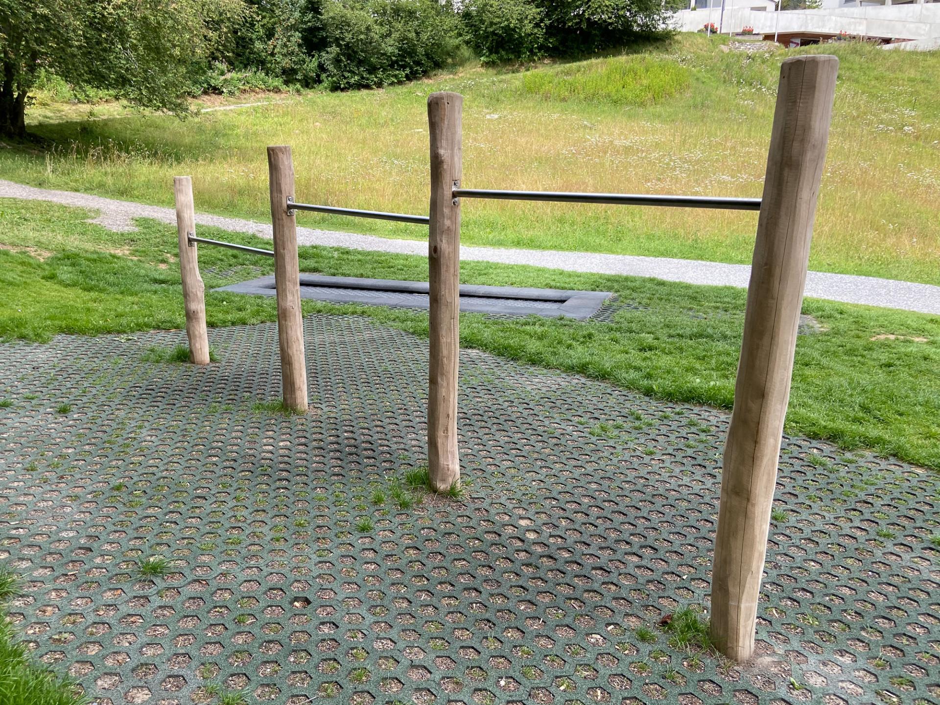Reck der Firma Rudolf Spielplatz, Spielplatzbauer, Spielplatzhersteller, Spielplatzgeräte, Schweiz