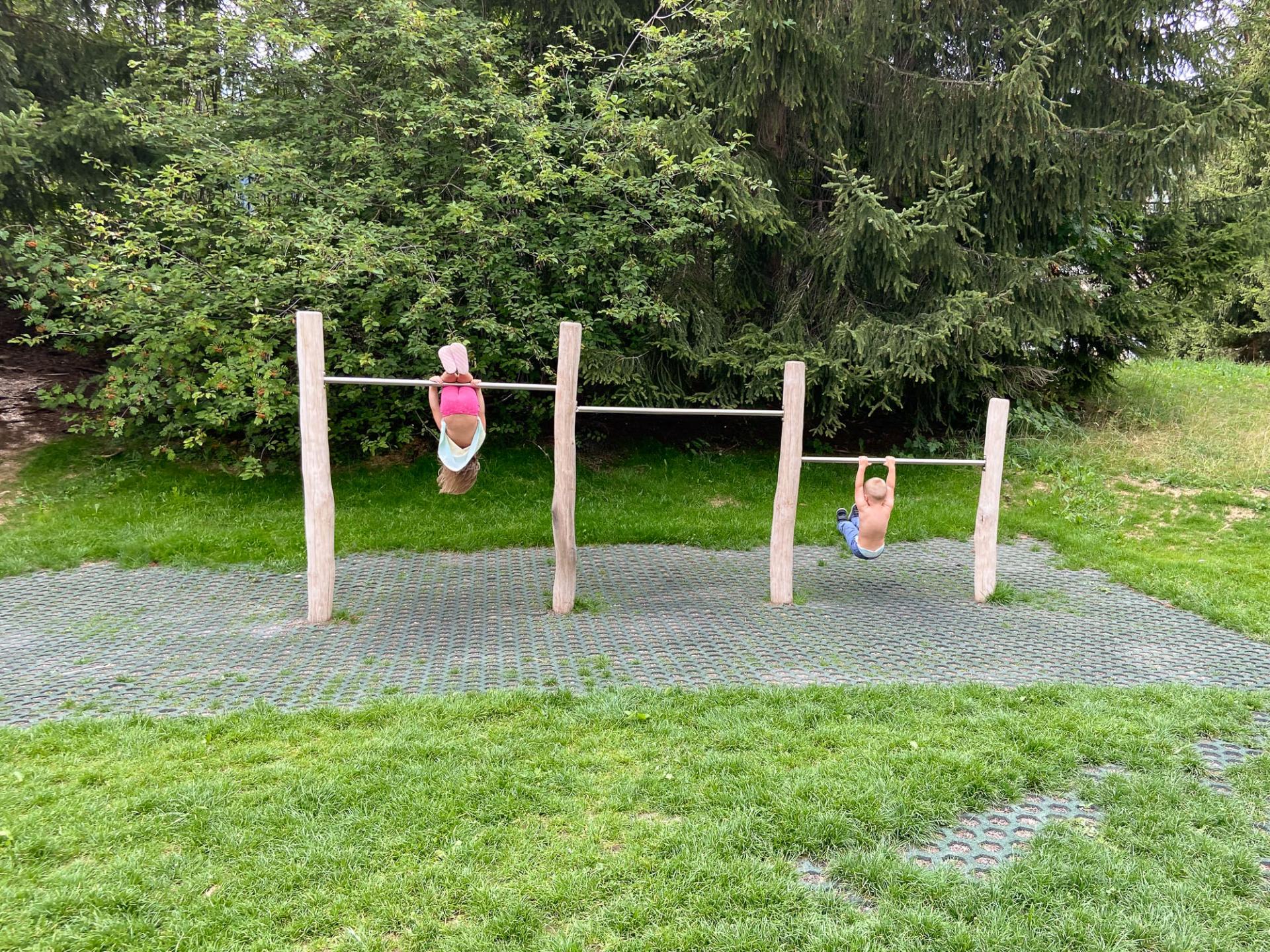 Reck der Firma Rudolf Spielplatz, Spielplatzbauer, Spielplatzhersteller, Spielplatzgeräte, Schweiz