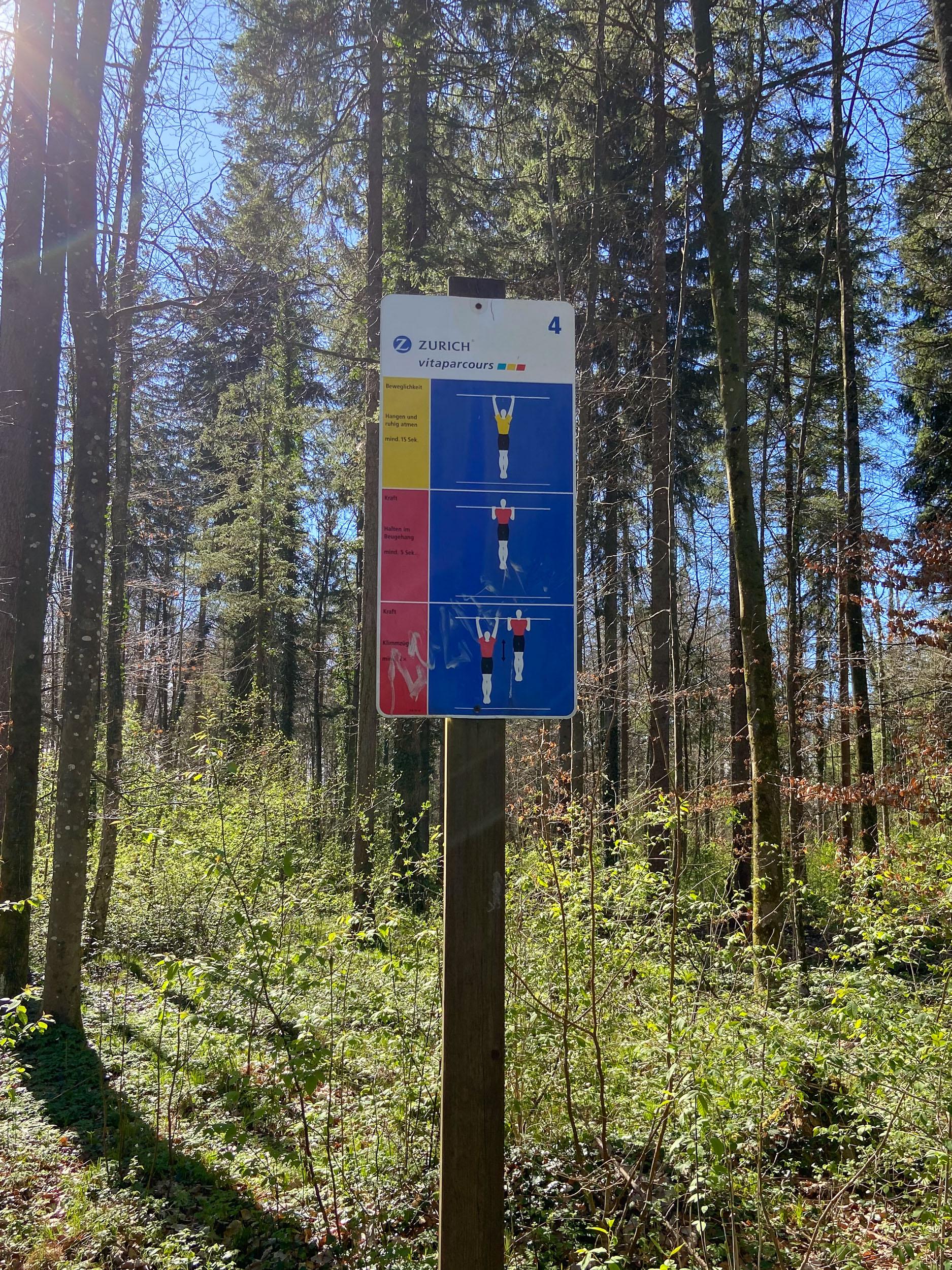 Vitaparcours  Reckanlage Tafel der Firma Rudolf Spielplatz, Spielplatzbauer, Spielplatzhersteller, Spielplatzgeräte, Schweiz