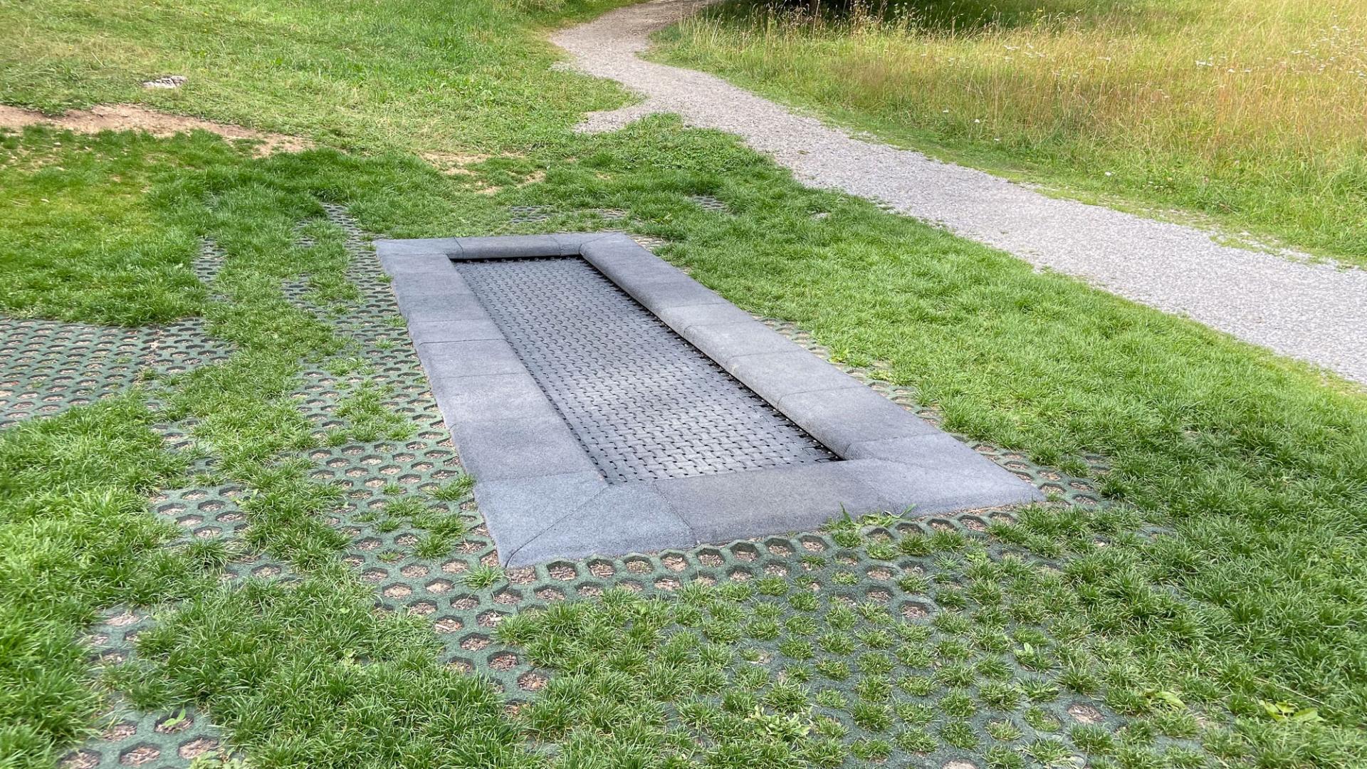 Trampolin der Firma Rudolf Spielplatz, Spielplatzbauer, Spielplatzhersteller, Spielplatzgeräte, Schweiz