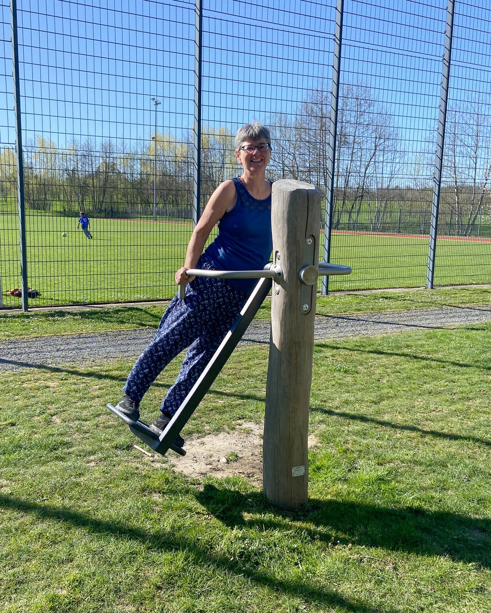 Hüft Trainer der Firma Rudolf Spielplatz, Spielplatzbauer, Spielplatzhersteller, Spielplatzgeräte, Schweiz