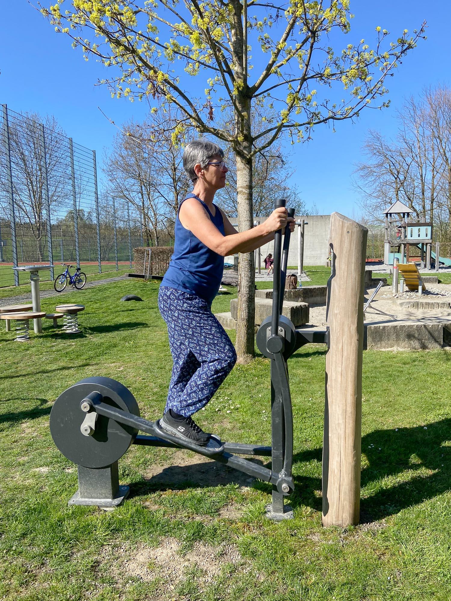 Langlauf Trainer der Firma Rudolf Spielplatz, Spielplatzbauer, Spielplatzhersteller, Spielplatzgeräte, Schweiz