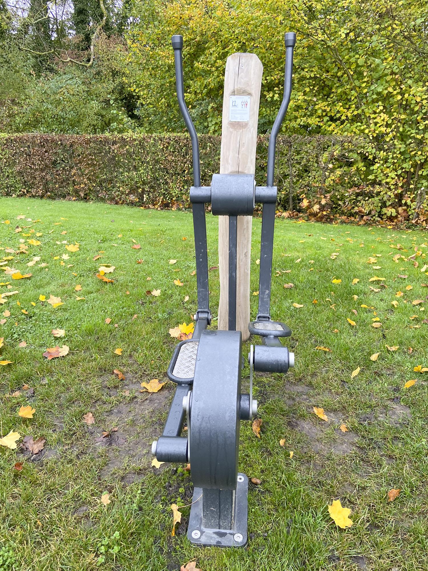 Langlauf Trainer der Firma Rudolf Spielplatz, Spielplatzbauer, Spielplatzhersteller, Spielplatzgeräte, Schweiz