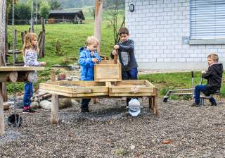 Wasser- und Matschanlage der Firma Rudolf Spielplatz, Spielplatzbauer, Spielplatzhersteller, Spielplatzgeräte, Schweiz
