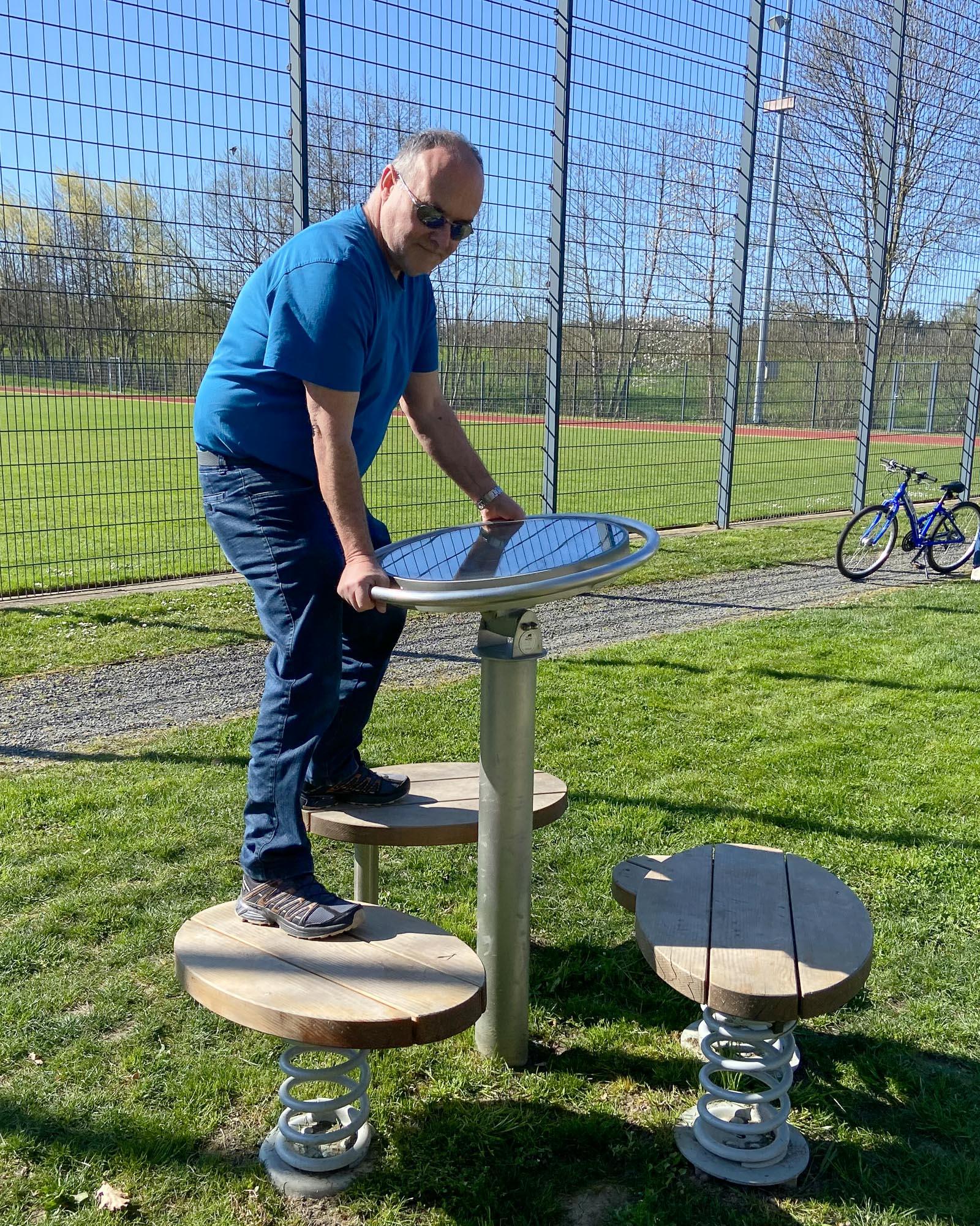 Geschicklichkeits Trainer der Firma Rudolf Spielplatz, Spielplatzbauer, Spielplatzhersteller, Spielplatzgeräte, Schweiz