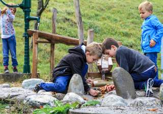 Wasser- und Matschanlage der Firma Rudolf Spielplatz, Spielplatzbauer, Spielplatzhersteller, Spielplatzgeräte, Schweiz