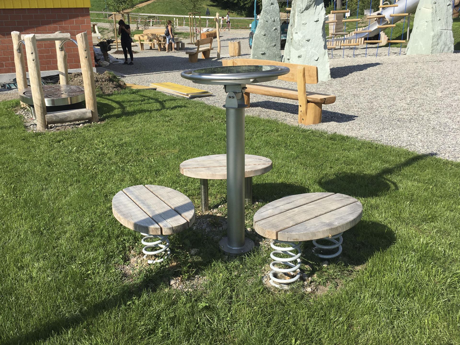 Geschicklichkeits Trainer der Firma Rudolf Spielplatz, Spielplatzbauer, Spielplatzhersteller, Spielplatzgeräte, Schweiz