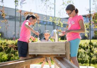 Wasser- und Matschanlage der Firma Rudolf Spielplatz, Spielplatzbauer, Spielplatzhersteller, Spielplatzgeräte, Schweiz