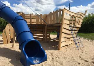 Spielschiff der Firma Rudolf Spielplatz, Spielplatzbauer, Spielplatzhersteller, Spielplatzgeräte, Schweiz