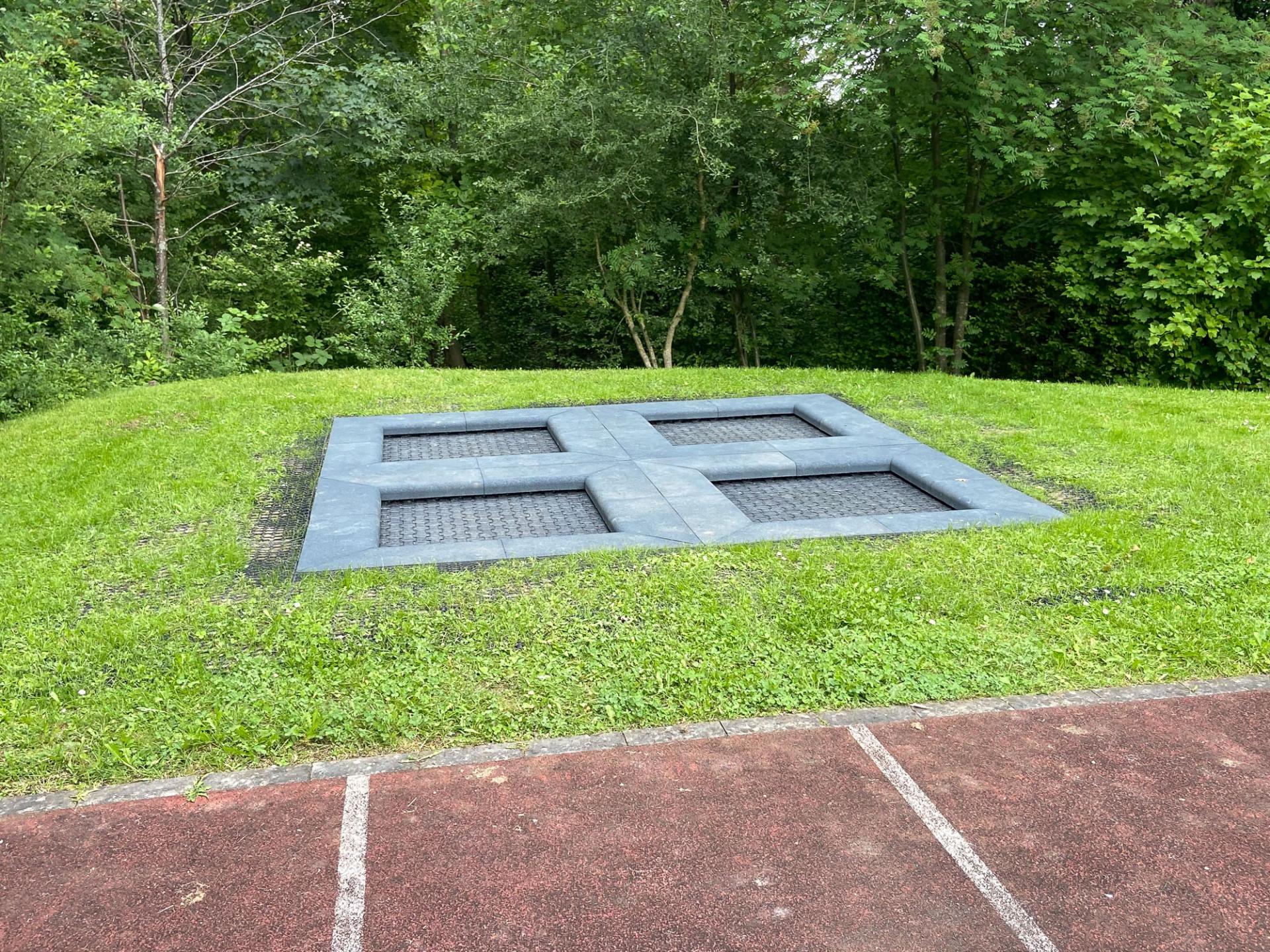 Trampolin der Firma Rudolf Spielplatz, Spielplatzbauer, Spielplatzhersteller, Spielplatzgeräte, Schweiz