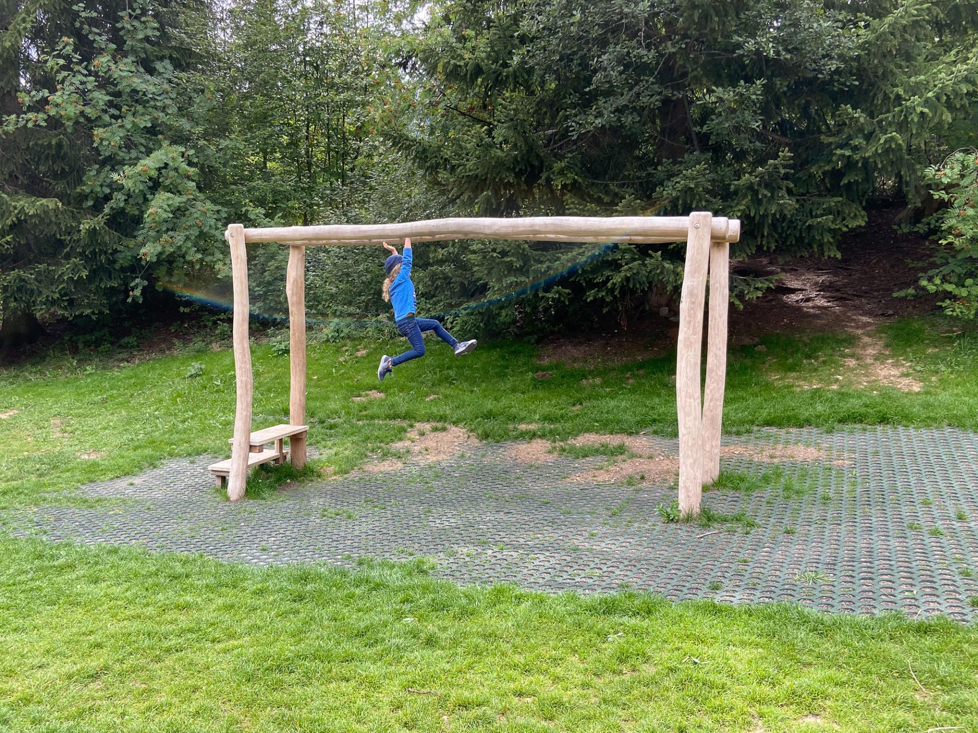 Hangelanlage der Firma Rudolf Spielplatz, Spielplatzbauer, Spielplatzhersteller, Spielplatzgeräte, Schweiz