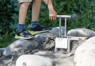 Wasser- und Matschanlage der Firma Rudolf Spielplatz, Spielplatzbauer, Spielplatzhersteller, Spielplatzgeräte, Schweiz