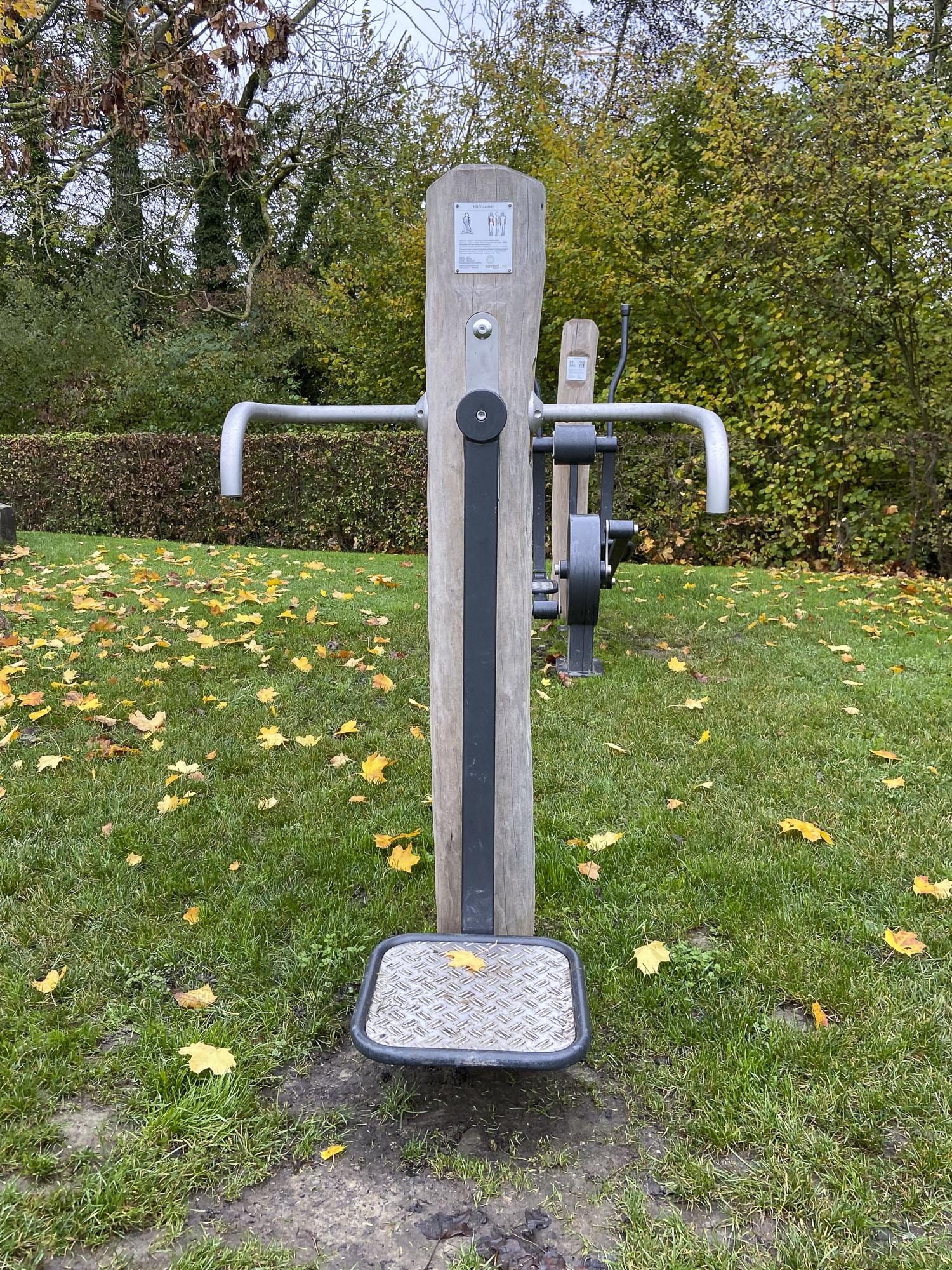 Hüft Trainer der Firma Rudolf Spielplatz, Spielplatzbauer, Spielplatzhersteller, Spielplatzgeräte, Schweiz