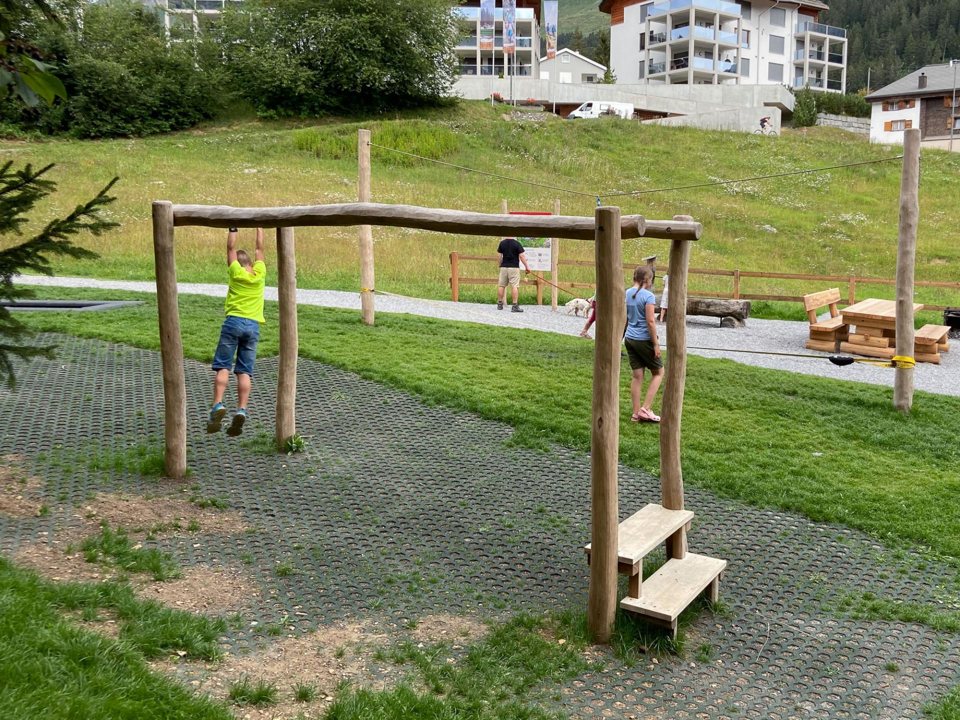 Hangelanlage der Firma Rudolf Spielplatz, Spielplatzbauer, Spielplatzhersteller, Spielplatzgeräte, Schweiz